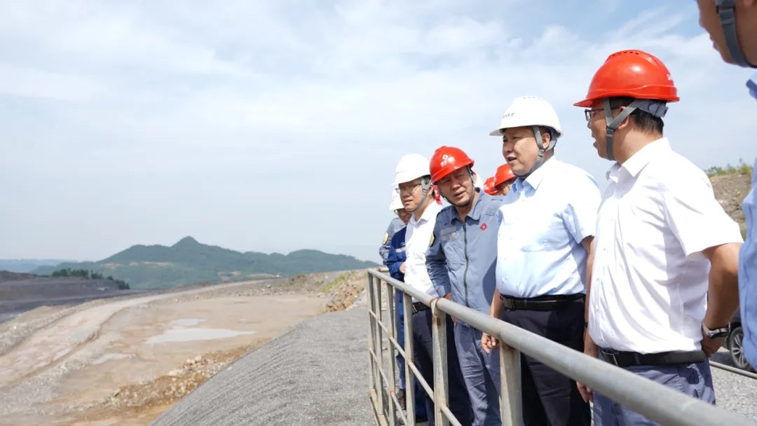 公司總裁、黨委副書(shū)記孟文旺走訪(fǎng)東方希望重慶水泥有限公司